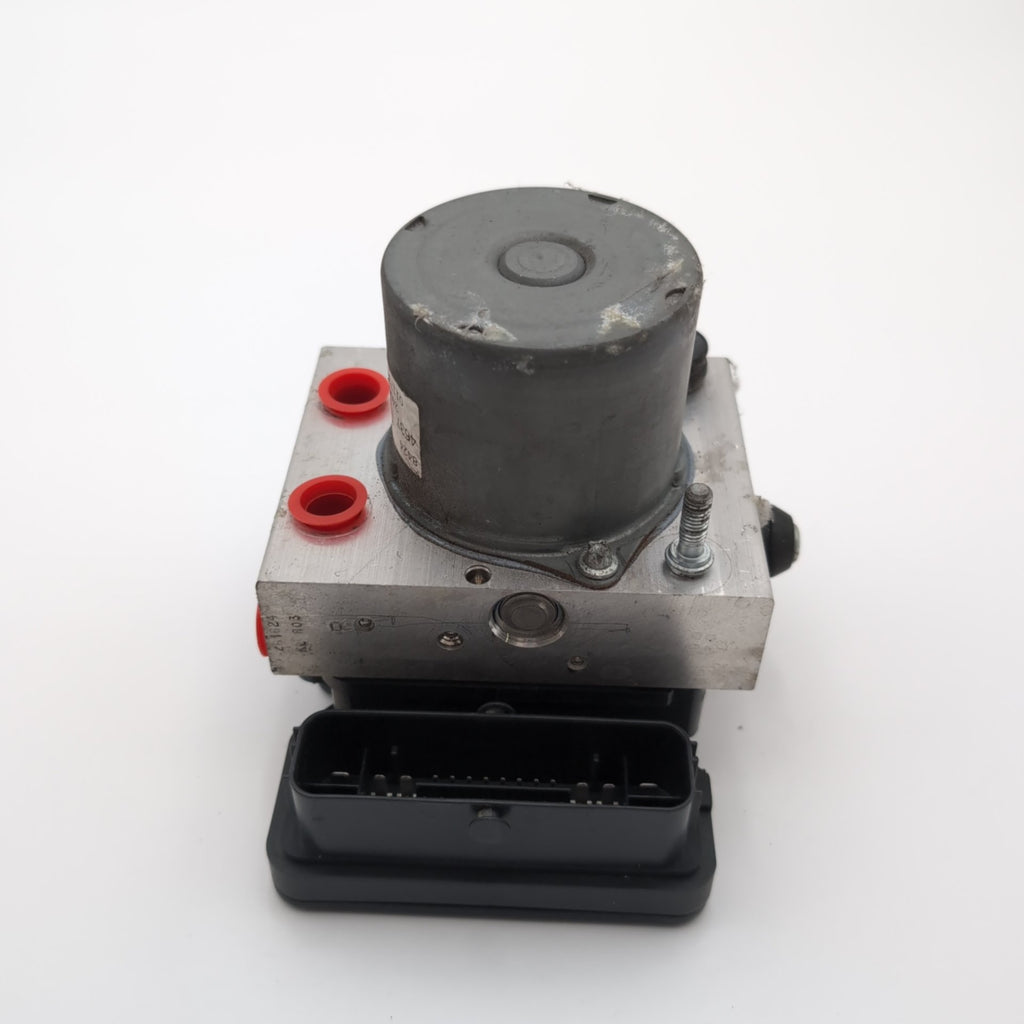 2018 Chevrolet Camaro 2.0L ABS Anti Lock Brake Pump 84244637