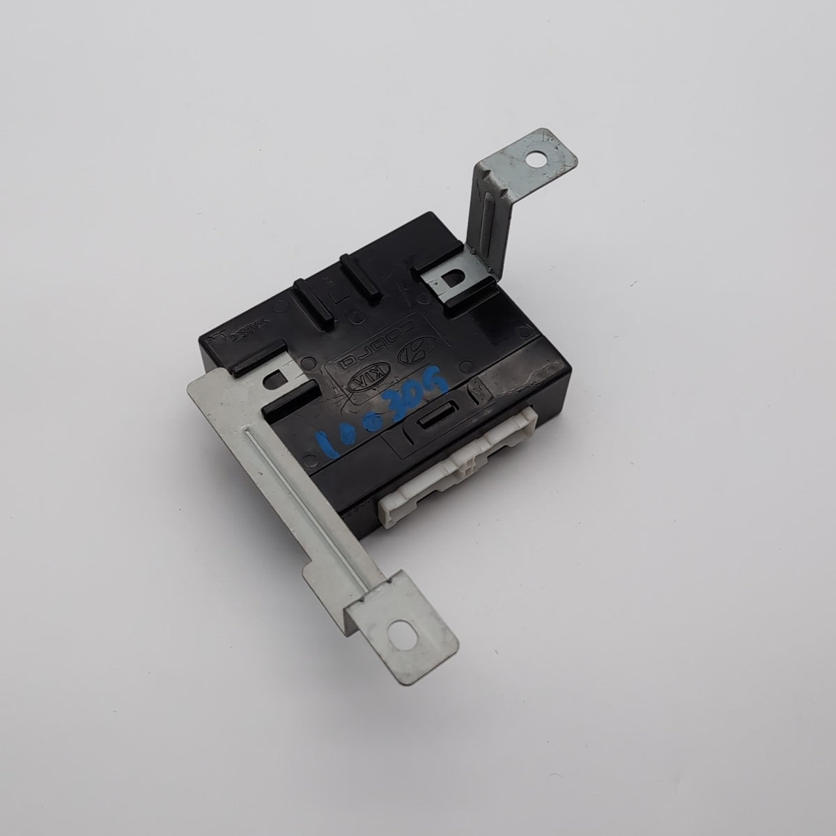 2010- 2014 Hyundai Genesis Park Assist Back Waring Control Module 95700-3M001