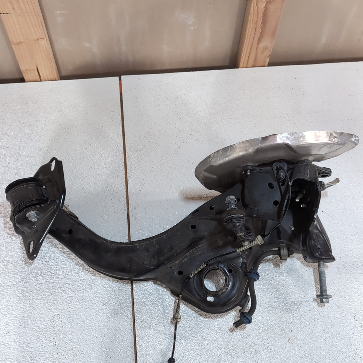 2023 2024 2025 BMW X1 U11 Rear Right Spindle Knuckle Hub Control Arm 6894210
