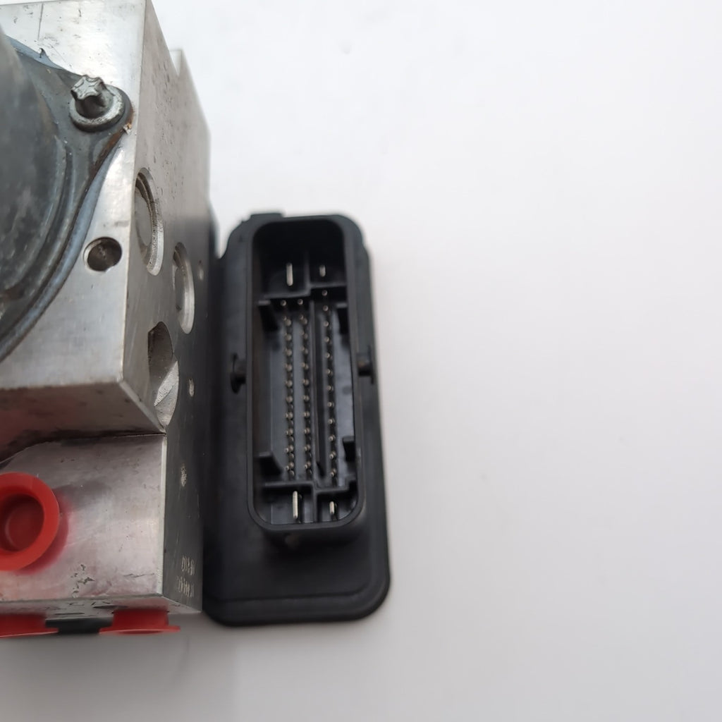 2015 Mercedes Benz E63 AMG ABS Anti Lock Brake Pump Control Unit A2124300507