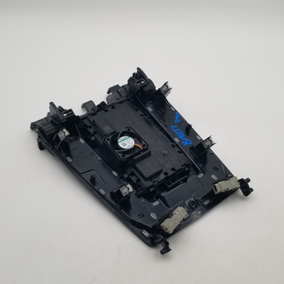 2023 2024 BMW X1 U11 M35i FRONT CENTER CONSOLE COMPARTMENT CHARGING TRAY OEM