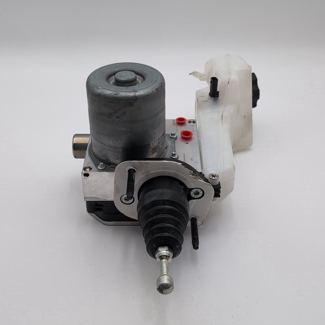 2025 Cadillac CT4 2.0L Master Cylinder ABS Brake Booster 85707837