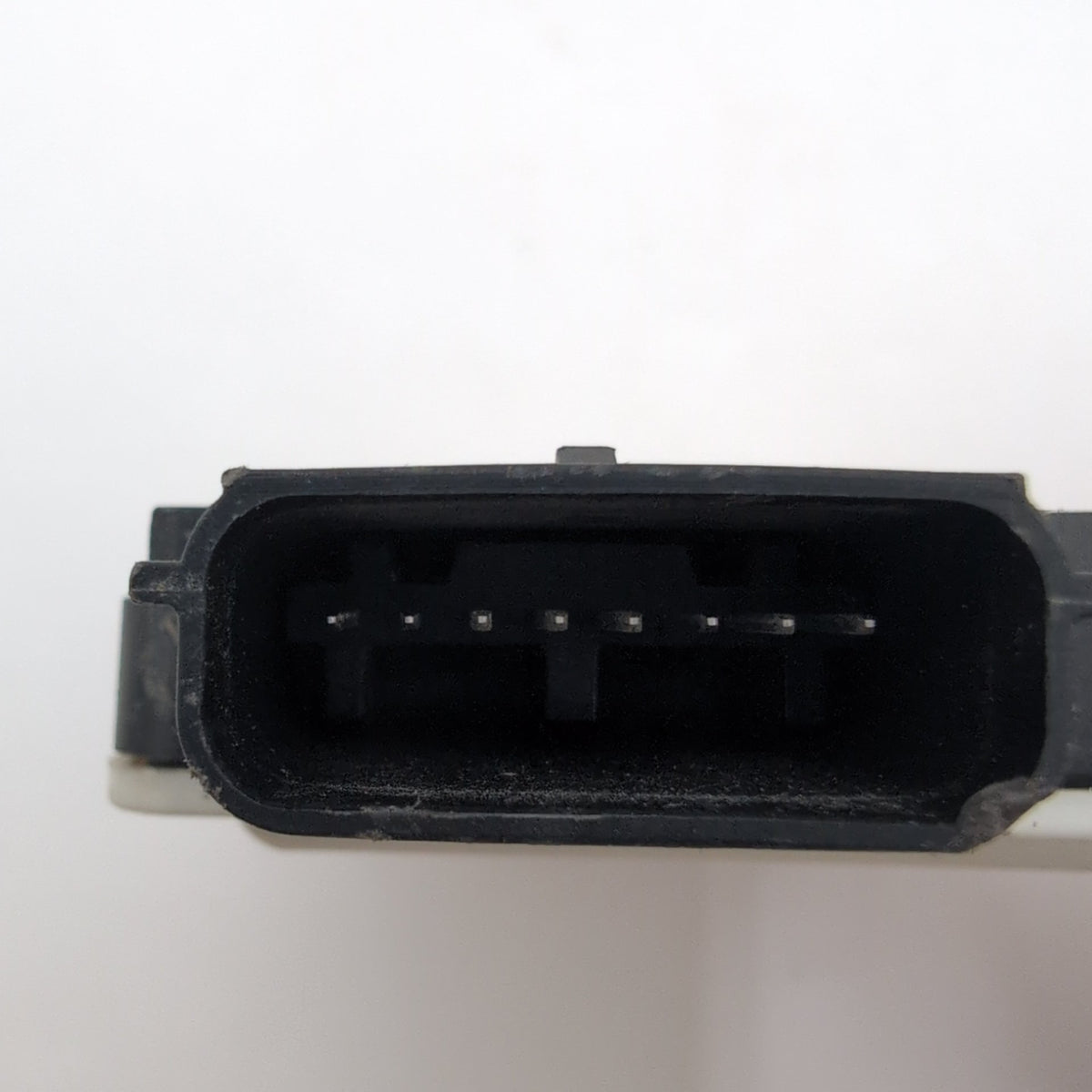 2017 - 2020 Chevrolet Impala Rear Blind Spot Monitor Radar Sensor 84402684