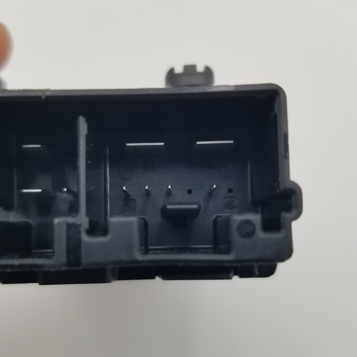 2019- 2024 BMW X5 G05 REAR LEFT DRIVER SEAT HEAT HEATED CONTROL MODULE 7490465