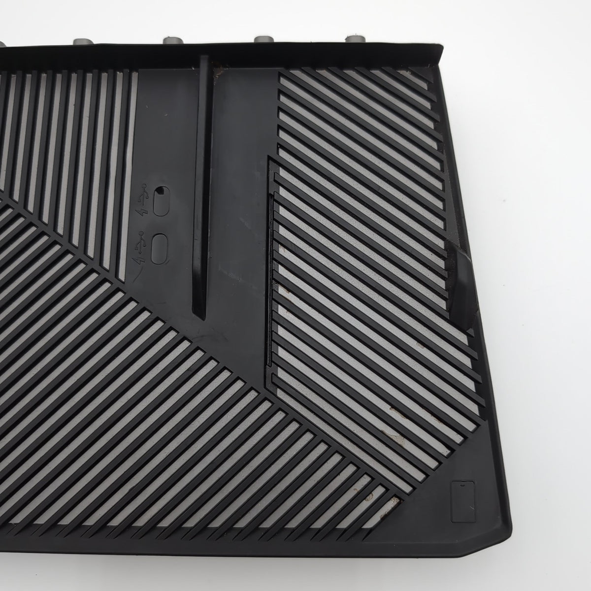 2025 BMW X3 G45 CENTER CONSOLE CHARGER WIRELESS CHARGING TRAY PAD MODULE