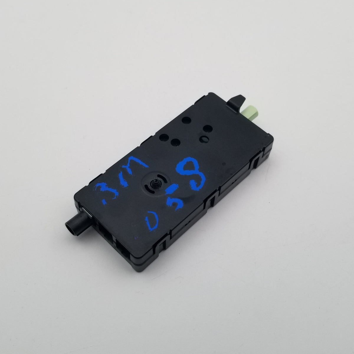2018- 2023 BMW G30 530e Radio Antenna Amplifier Control Unit Module 8735981-03