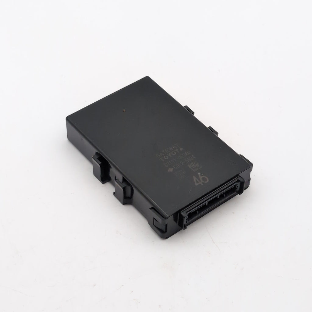 2017 2018 Toyota Highlander Computer Network Gateway Control Module 89111-0E040