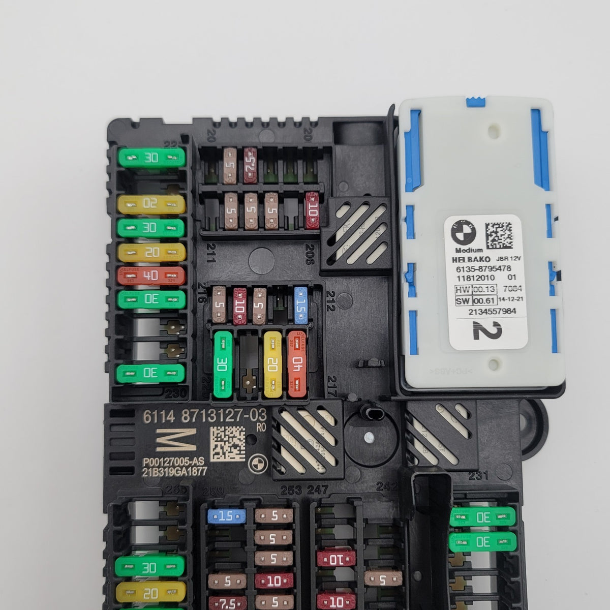 2019 - 2023 BMW M550i G30 G16 Rear Power Distribution Fuse Box 8713127