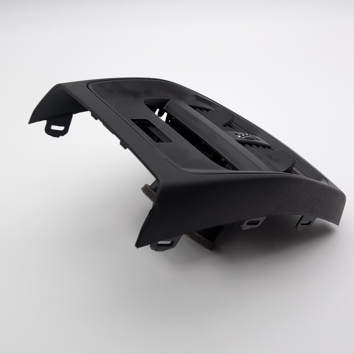 2023 BMW M240I REAR CENTER AC HEATER DASH VENT TRIM ASSEMBLY 7943079