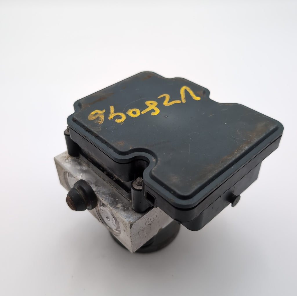 2015 Chrysler 200 2.4L ABS Anti Lock Brake Pump Control Unit 68232470AB