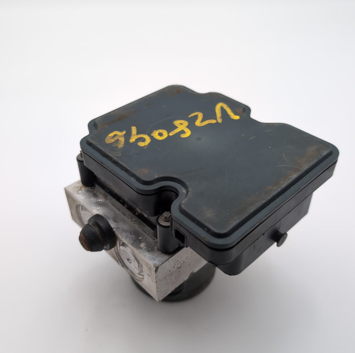 2015 Chrysler 200 2.4L ABS Anti Lock Brake Pump Control Unit 68232470AB