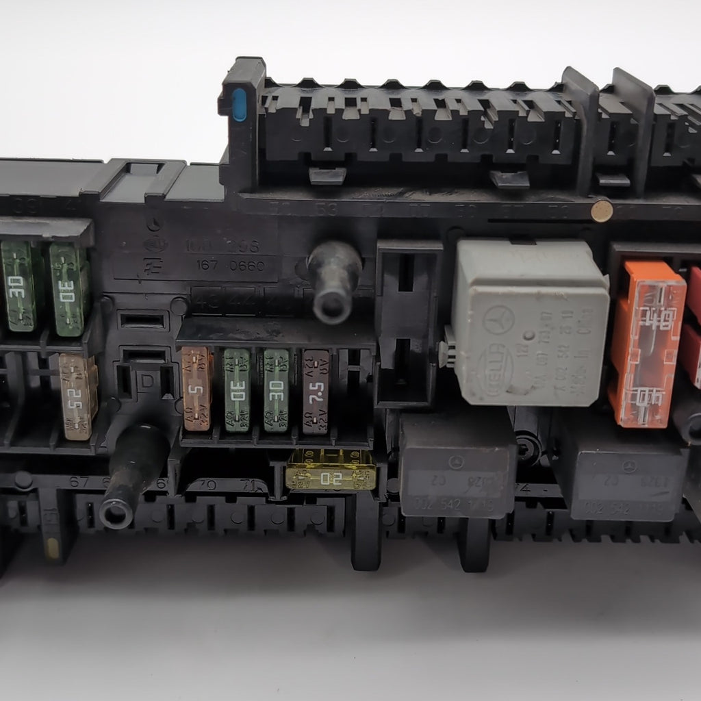 2012- 2014 Mercedes W204 C250 C300 C350 Rear Fuse Relay Box Module 2049060105