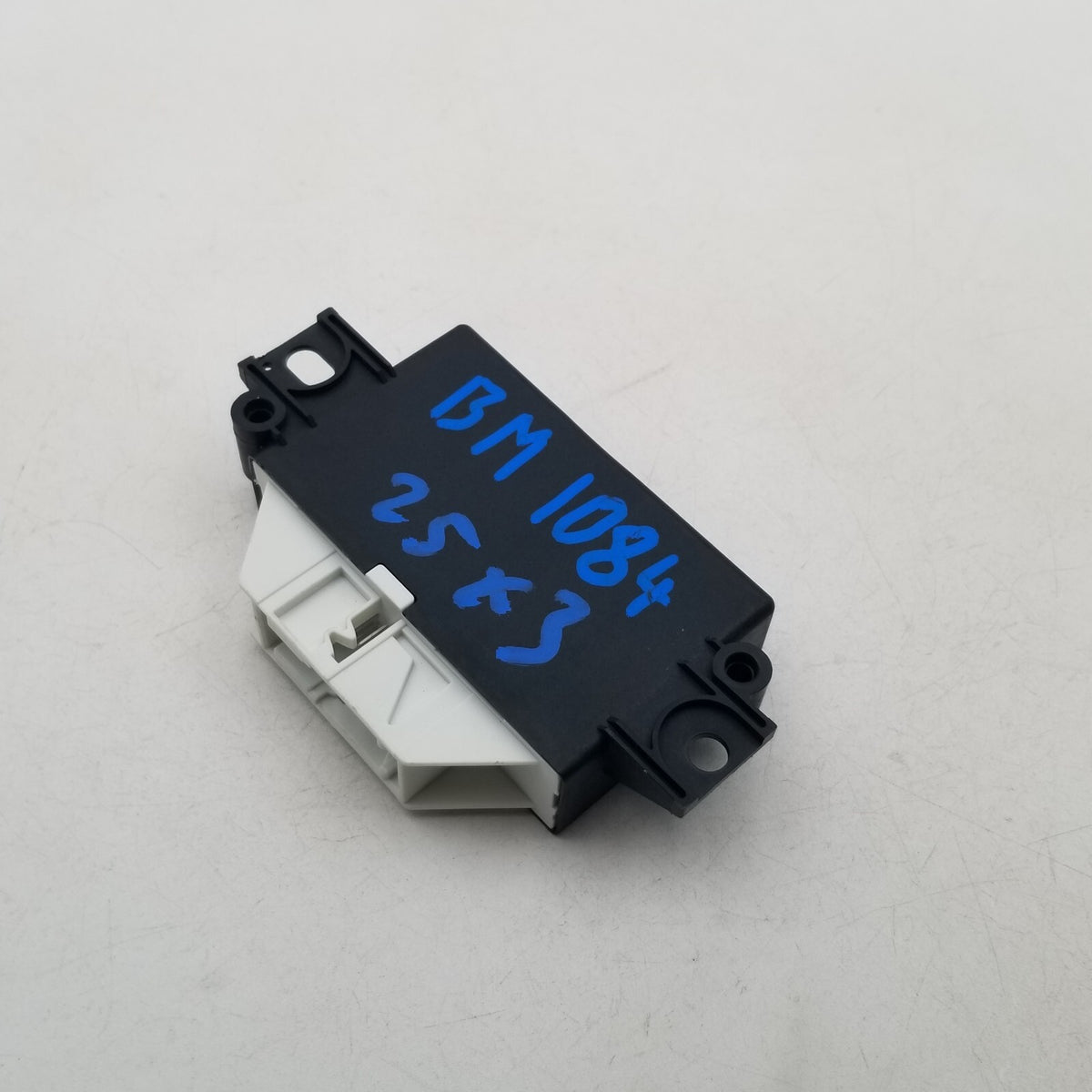 2023 - 2026 BMW G60 G70 X1 X2 X5 X7 USS Ultrasonic Parking Sensor Module
