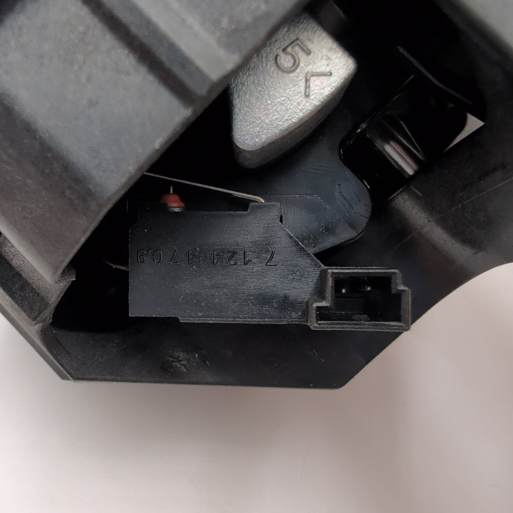 2020 - 2025 BMW X2 X4 X4M Rear Tailgate Liftgate Release Handle Emblem 7270728