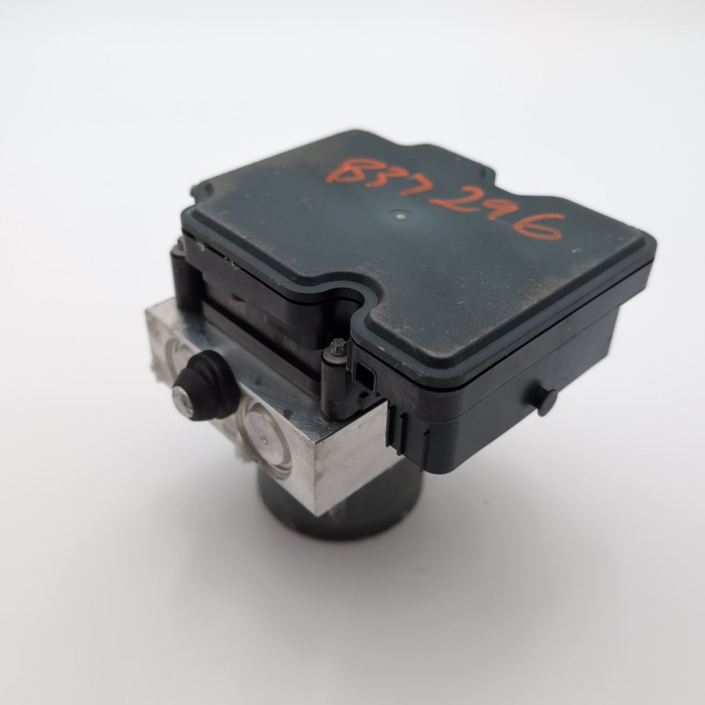 2018 Chevrolet Camaro 2.0L ABS Anti Lock Brake Pump 84244637