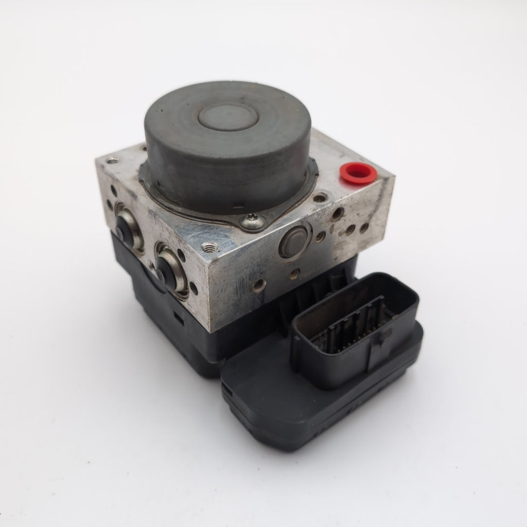 2015 Toyota Yaris ABS Anti Lock Brake Pump Control Unit 44540-52451