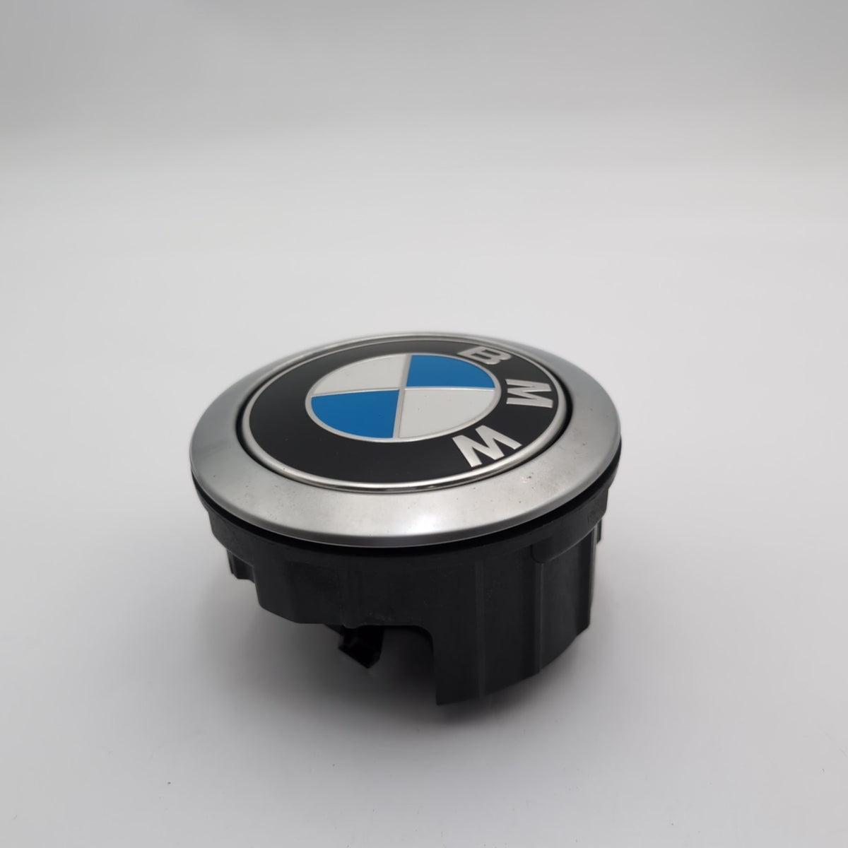 2020 - 2025 BMW X2 X4 X4M Rear Tailgate Liftgate Release Handle Emblem 7270728