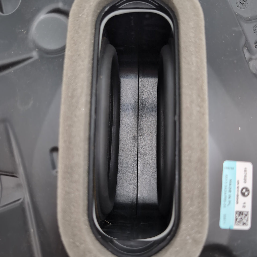 2024 2025 2026 BMW 550e i5 G60 Front Right Door Bass Compound Speaker 5A5AF86