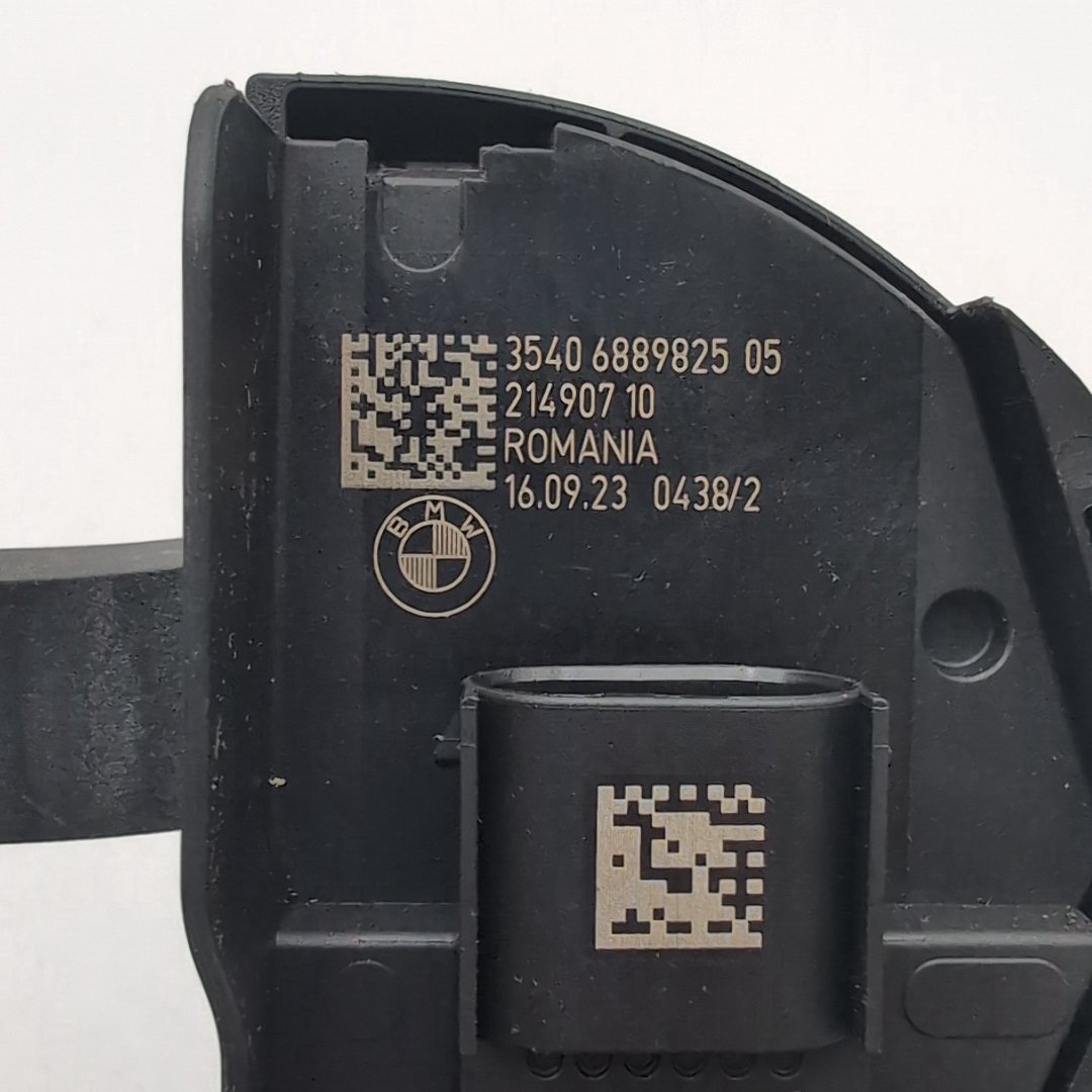 2021 - 2026 BMW G60 G70 X1 X2 Z4 Accelerator Gas Pedal OEM 6889825