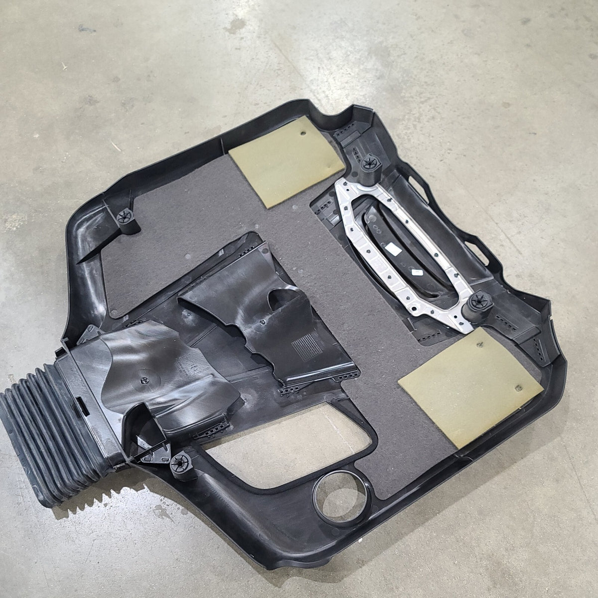 Fits Mercedes Benz E Class W212 Engine Cover A6420102811 Oem