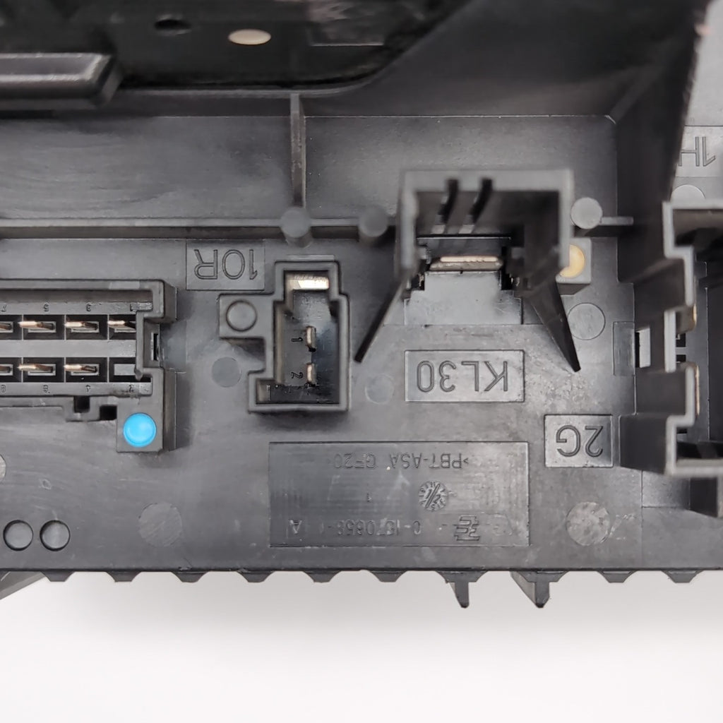 2012- 2014 Mercedes W204 C250 C300 C350 Rear Fuse Relay Box Module 2049060105