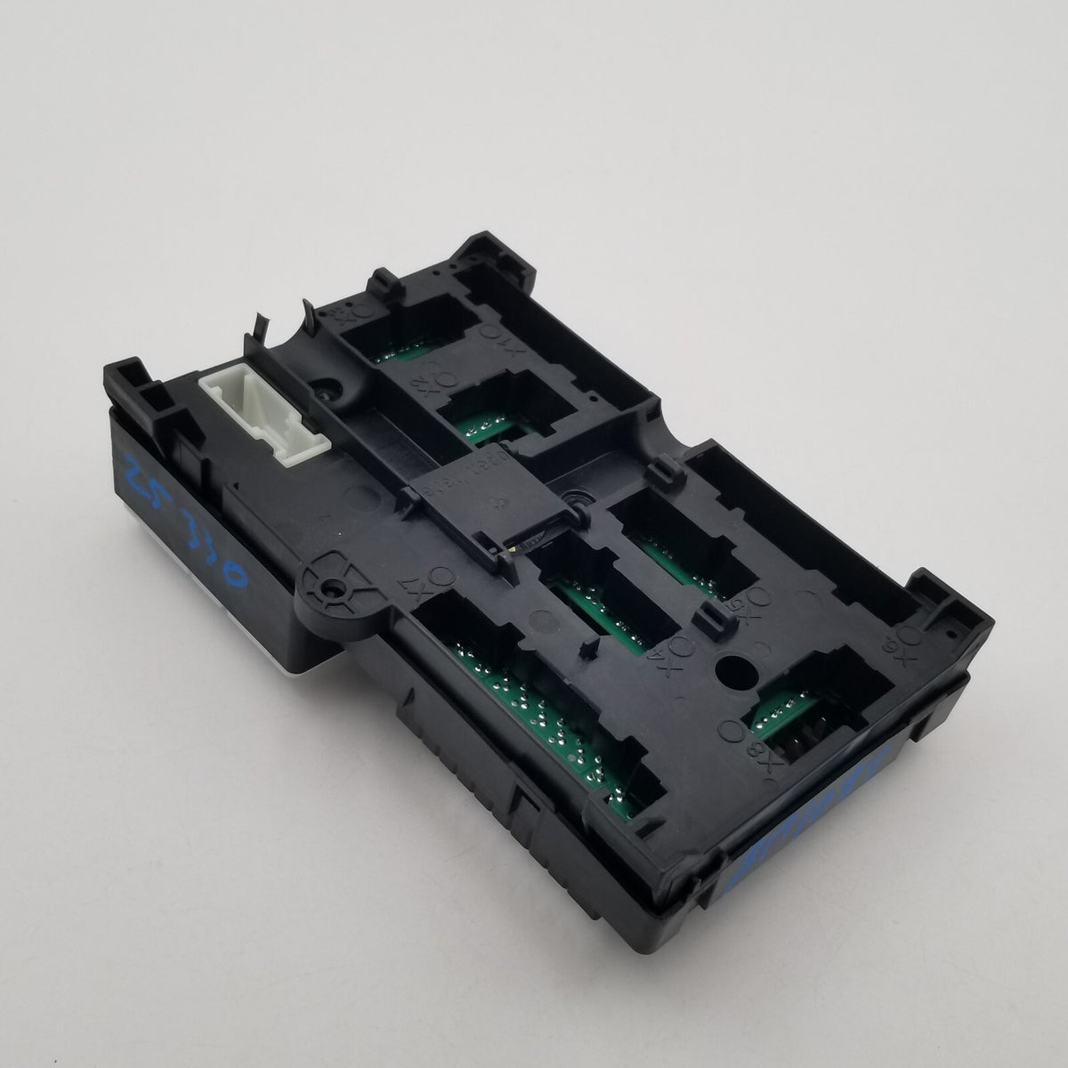 2024 BMW 330i 230I G42 G20 REAR POWER DISTRIBUTION FUSE Box 6114 5A4CFB0 - 02