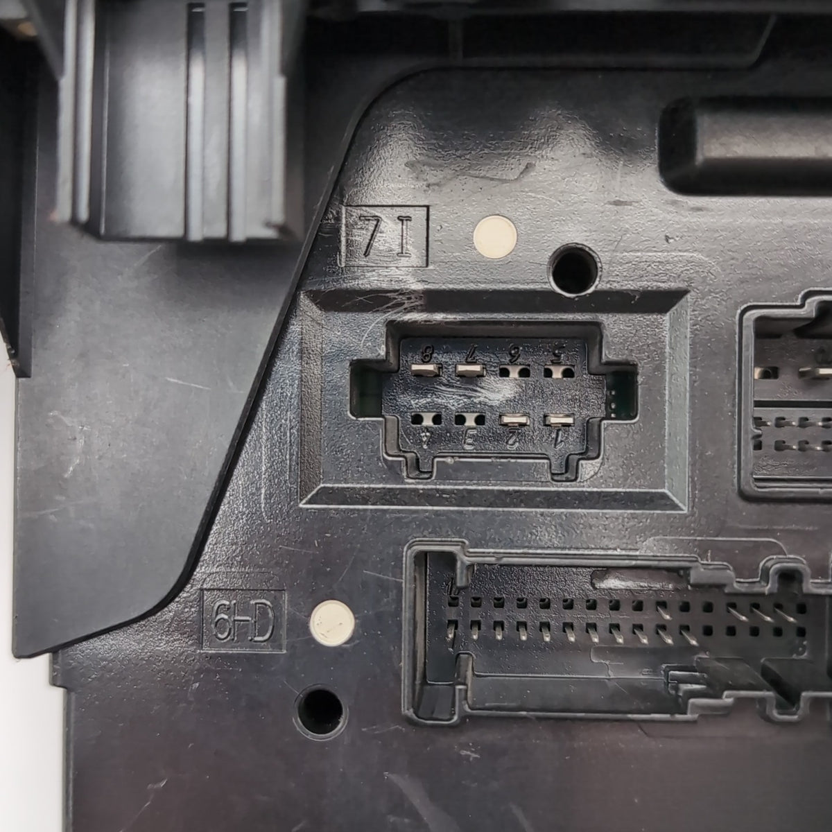 2012- 2014 Mercedes W204 C250 C300 C350 Rear Fuse Relay Box Module 2049060105