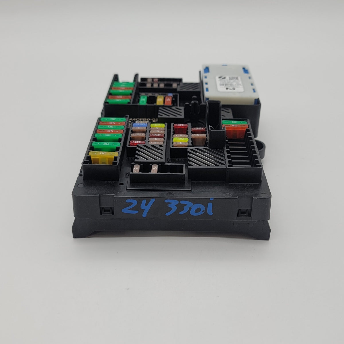 2024 BMW 330i 230I G42 G20 REAR POWER DISTRIBUTION FUSE Box 6114 5A4CFB0 - 02