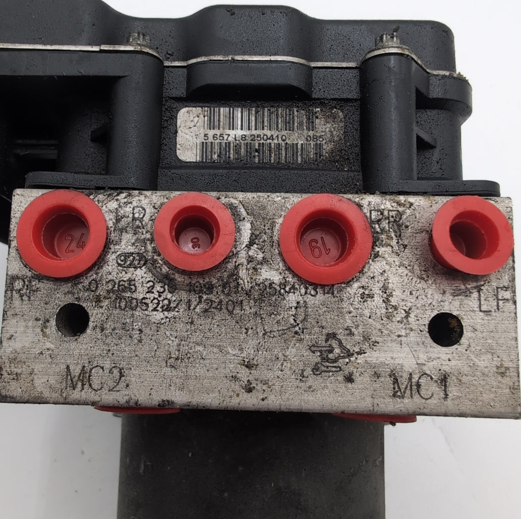 2009 2010 2011 Chevrolet Traverse 3.6L ABS Anti Lock Brake Pump 25840314