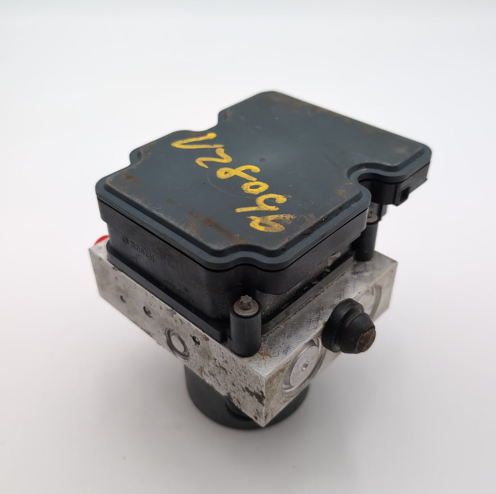 2015 Chrysler 200 2.4L ABS Anti Lock Brake Pump Control Unit 68232470AB