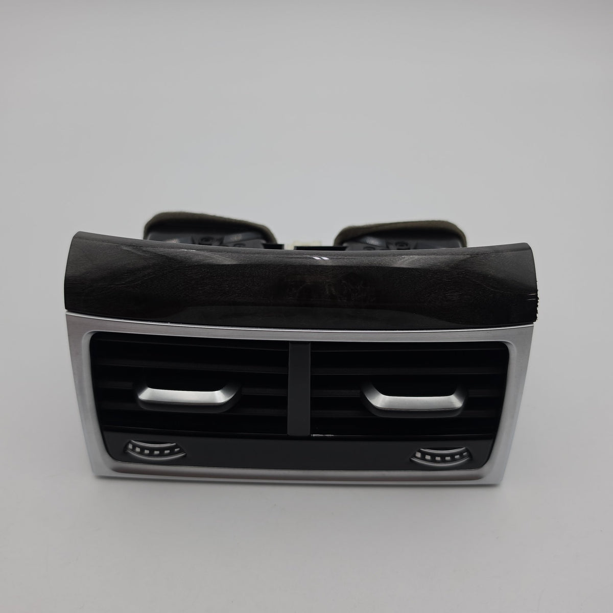 2016 - 2022 BMW 740i 750i G11 G12 Rear Console AC Heater Air Vent 9301745