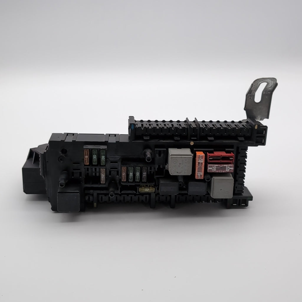 2012- 2014 Mercedes W204 C250 C300 C350 Rear Fuse Relay Box Module 2049060105