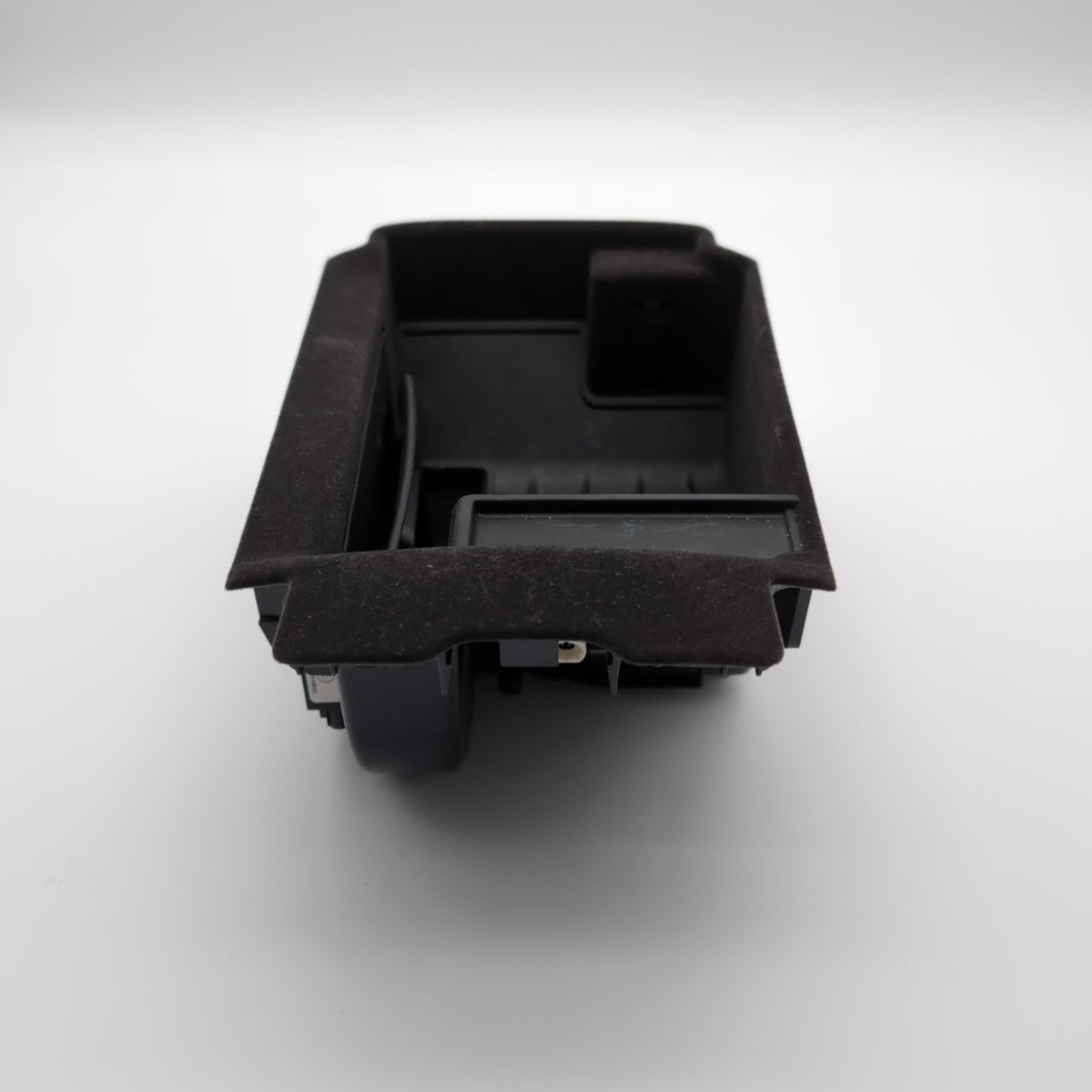 2016 - 2019 BMW 740i 750i Center Console Storage Compartment Wireless Charger