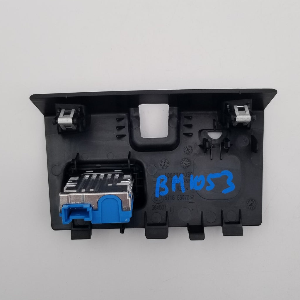 2019- 2024 BMW 330i G20 USB-C INTERFACE CHARGING PORT PLUG w/ TRIM