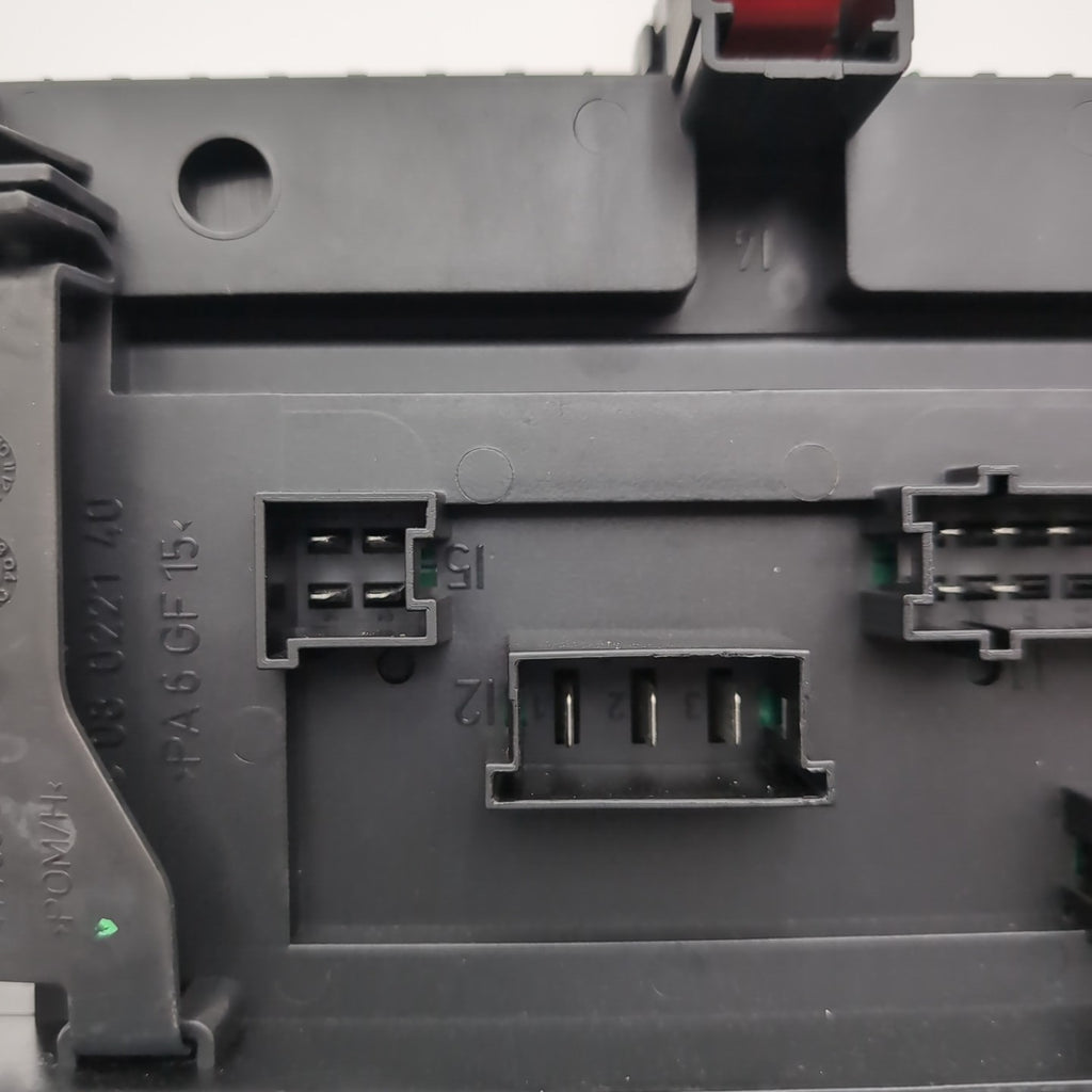2007 2008 2009 Mercedes W221 S550 Rear Trunk Fuse Relay Junction Box A2215403050