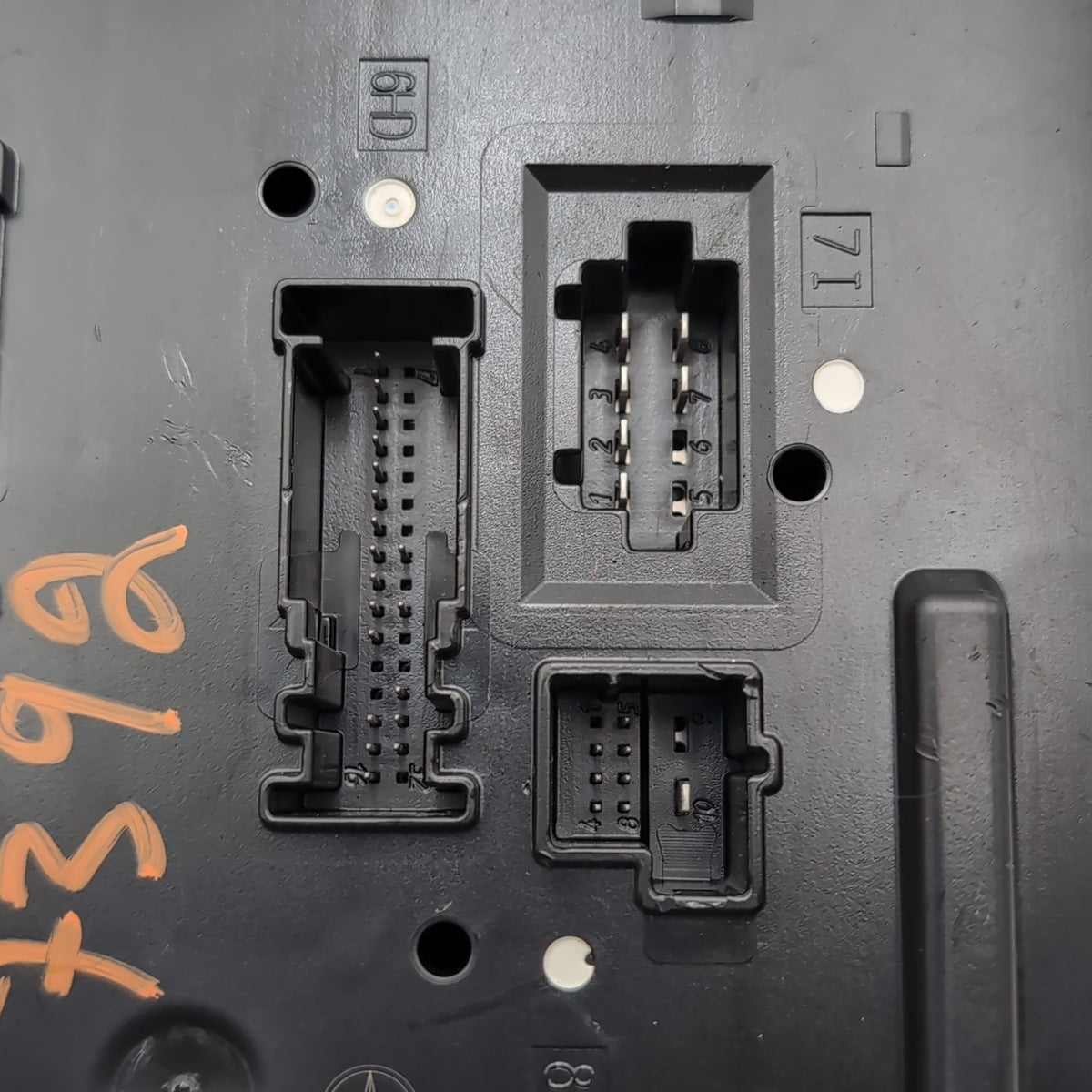 2010- 2018 Mercedes W218 CLS63 Rear SAM Module Relay A2129005001