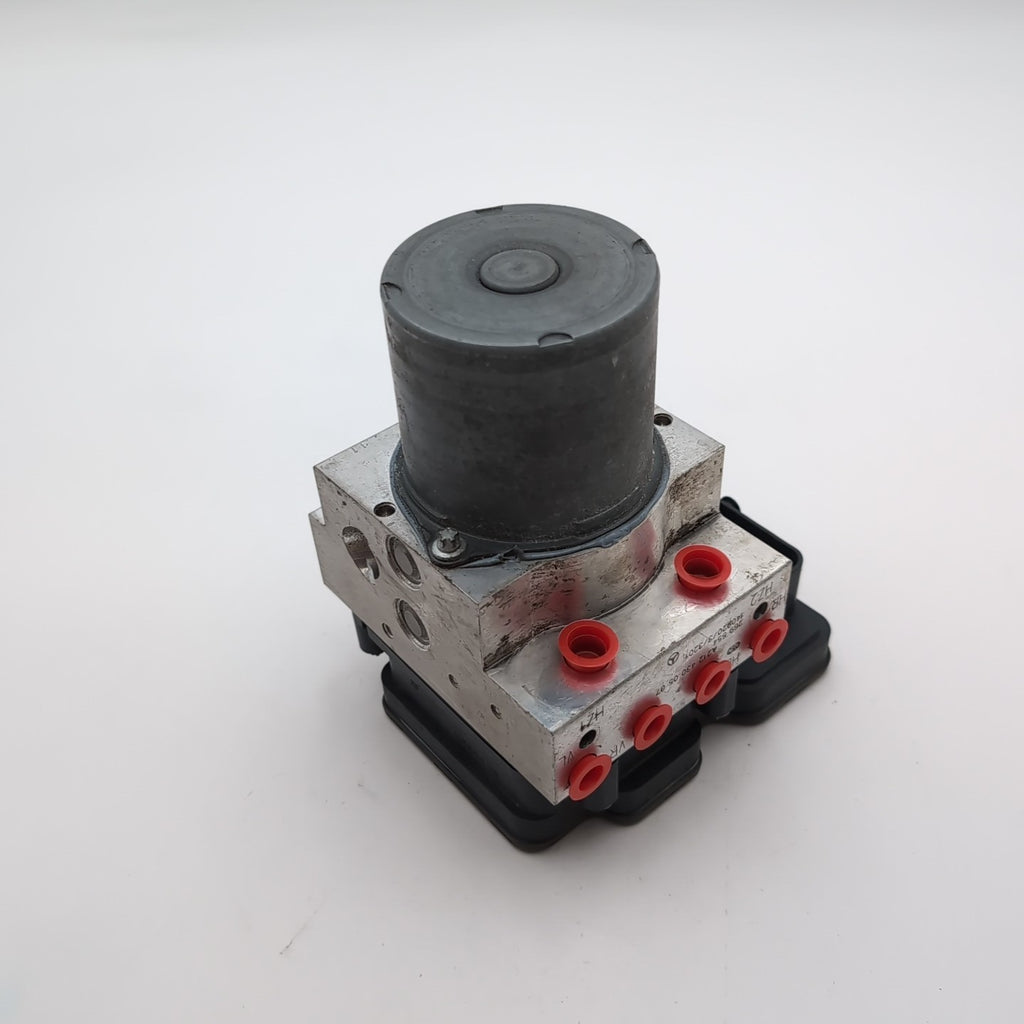 2015 Mercedes Benz E63 AMG ABS Anti Lock Brake Pump Control Unit A2124300507