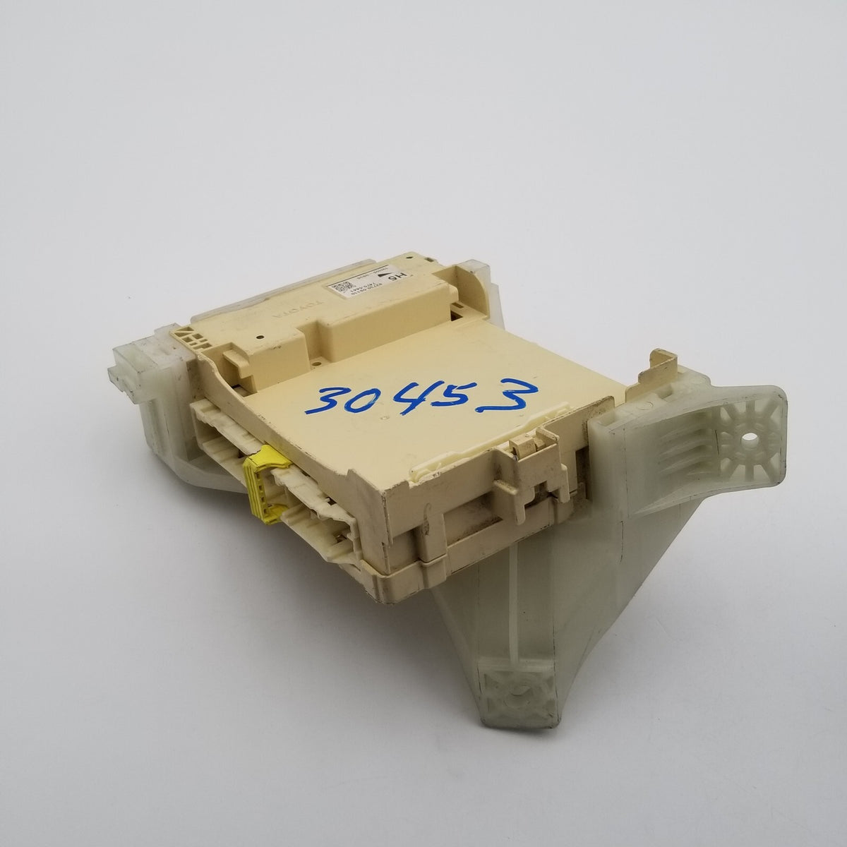 2018- 2020 Toyota Sienna 3.5L Driver Junction Block Inside Fuse Box 82730-08110