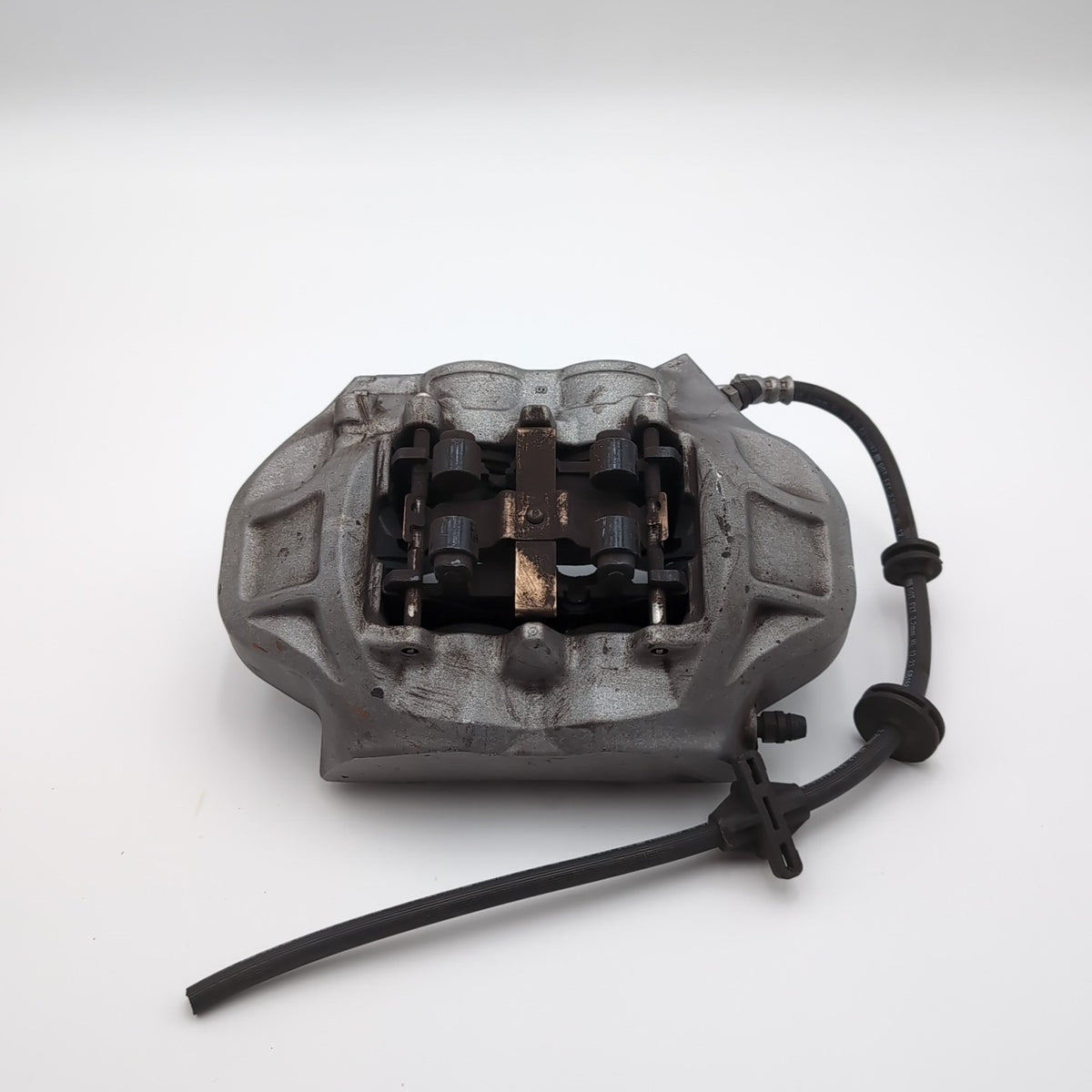 2024 2025 BMW 530i Front Right Brake Caliper OEM 6899710