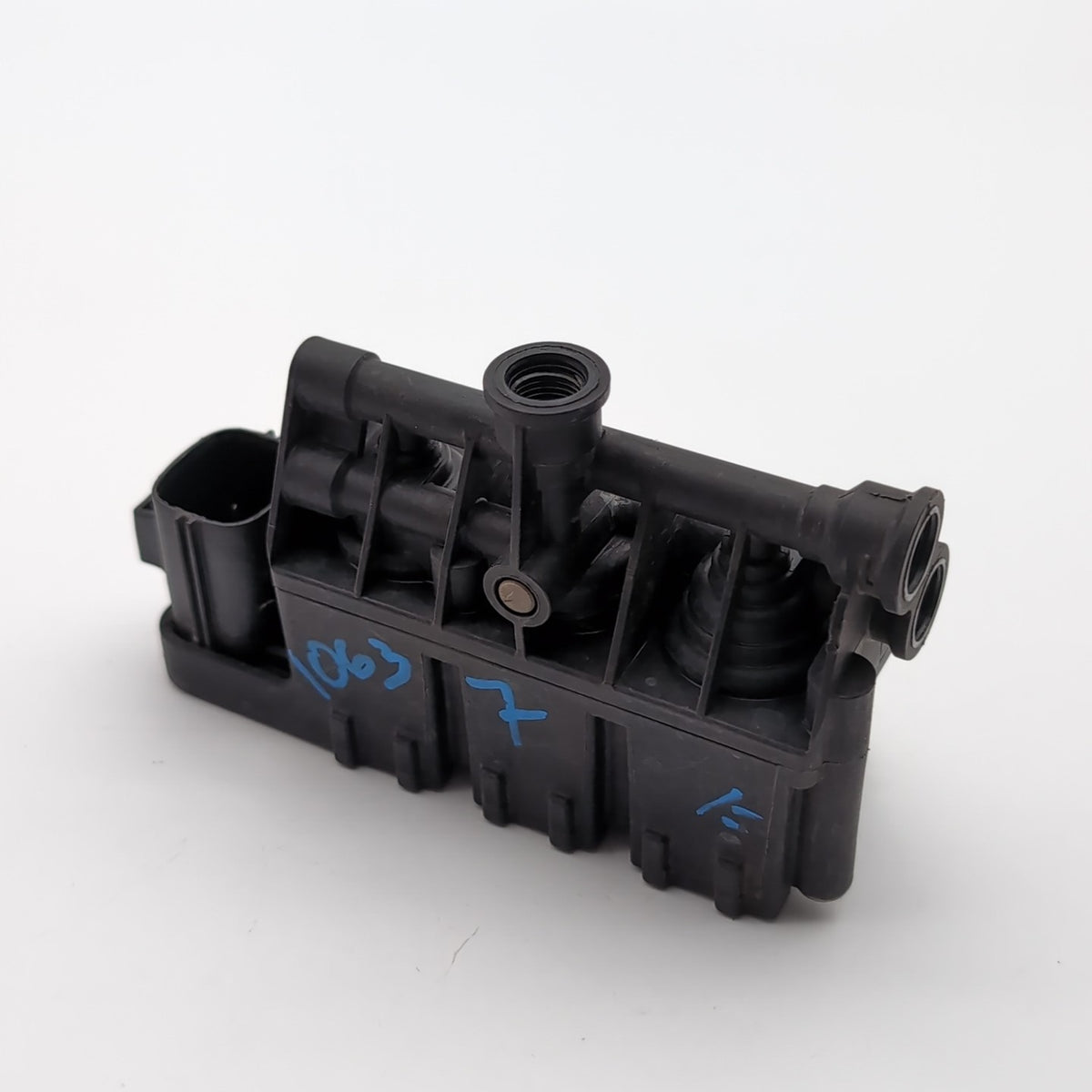 2006- 2013 Land Rover LR4 Air Suspension Transfer Relief Valve RVH000095