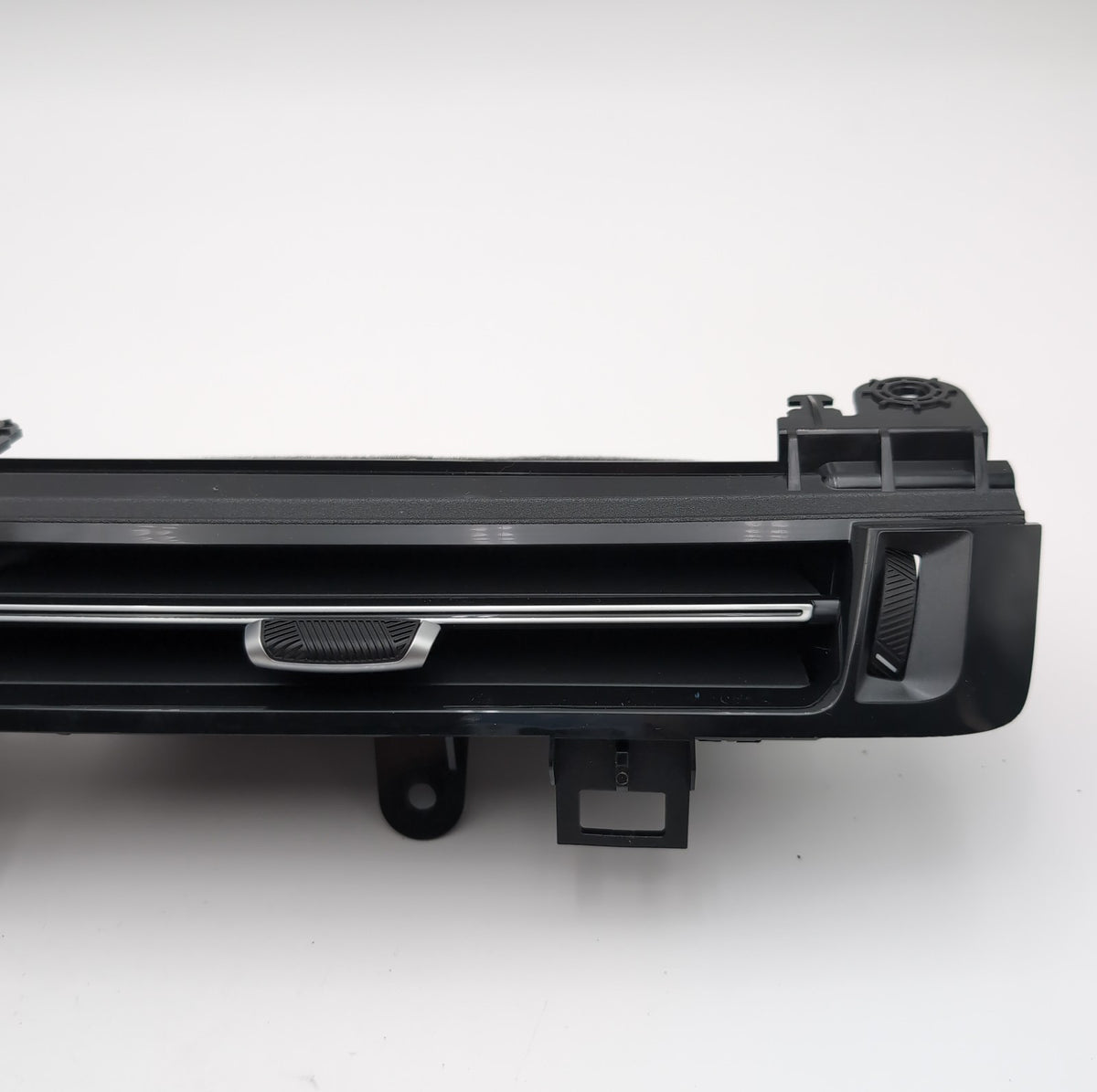 2023 2024 2025 BMW X2 U10 X1 U11 Center Dash Fresh Air Vent Grille 9483383 OEM