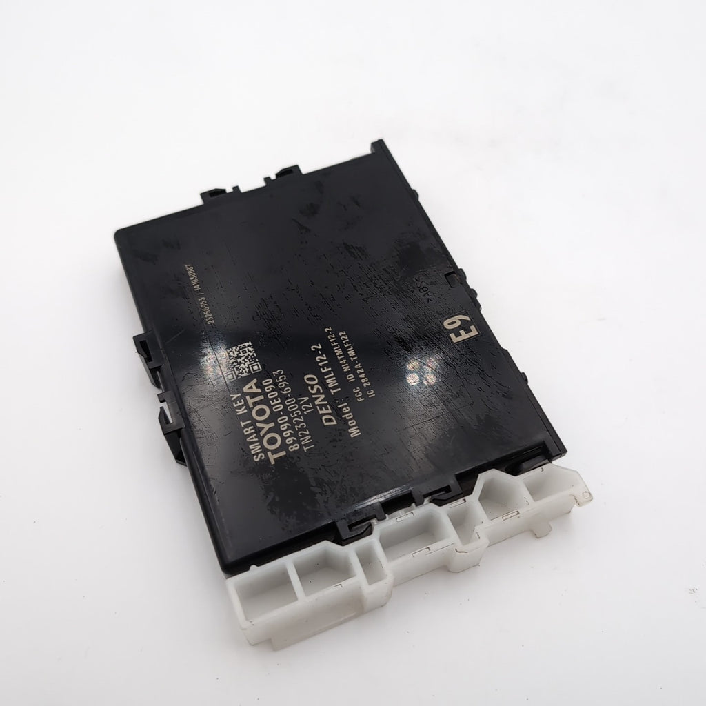 2014 2015 2016 Toyota Highlander Smart Key Door Entry Control Module 89990-0E090