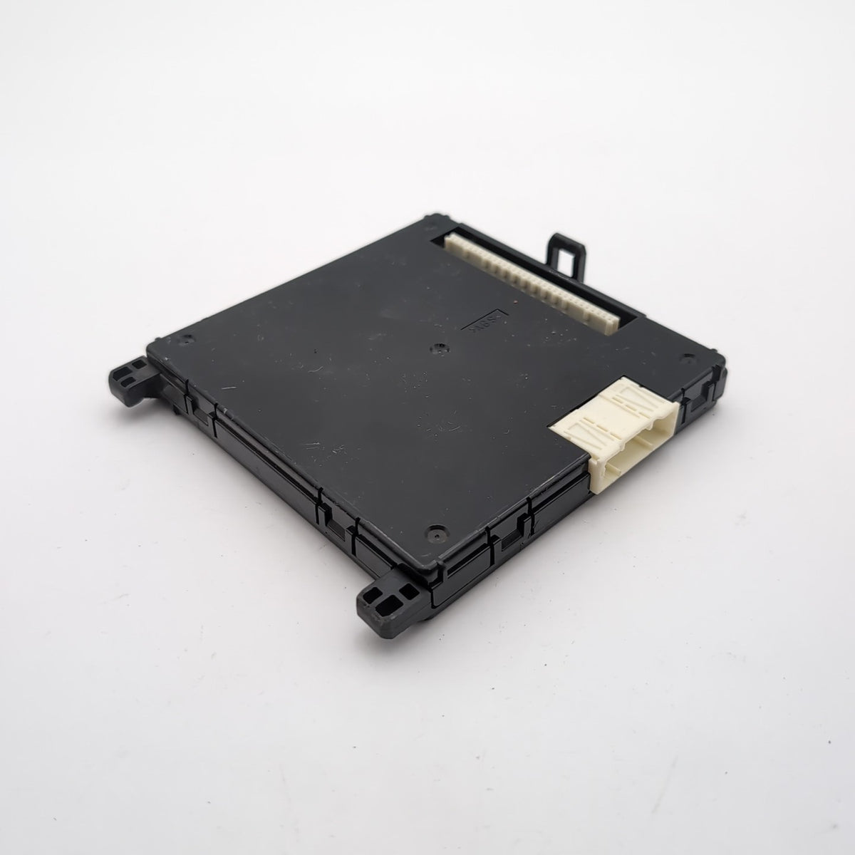 2014 Toyota Prius V MPX Multiplex Network Body Control Module OEM 89221-47222