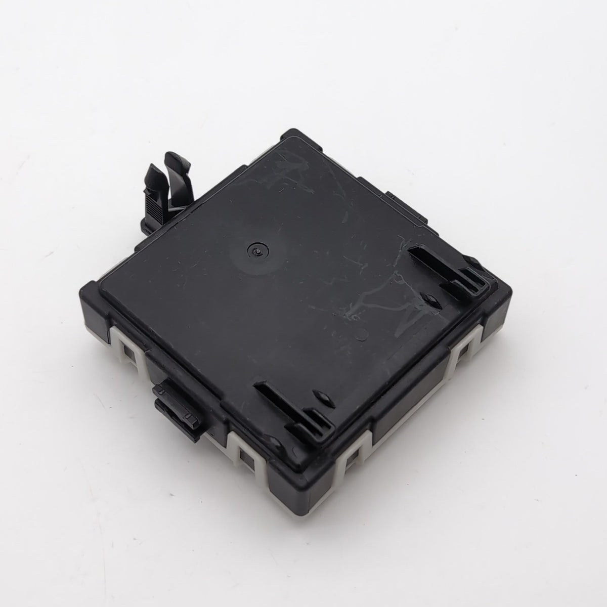 2019- 2022 MERCEDES A220 V177 FRONT RIGHT DOOR CONTROL MODULE OEM A1779005409