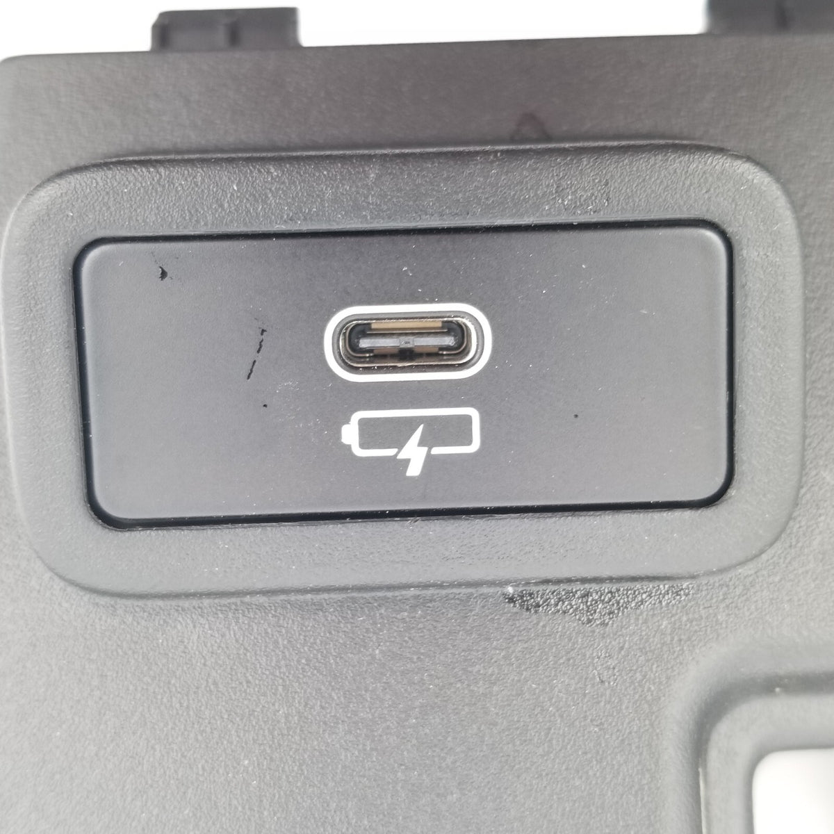 2019- 2024 BMW 330i G20 USB-C INTERFACE CHARGING PORT PLUG w/ TRIM