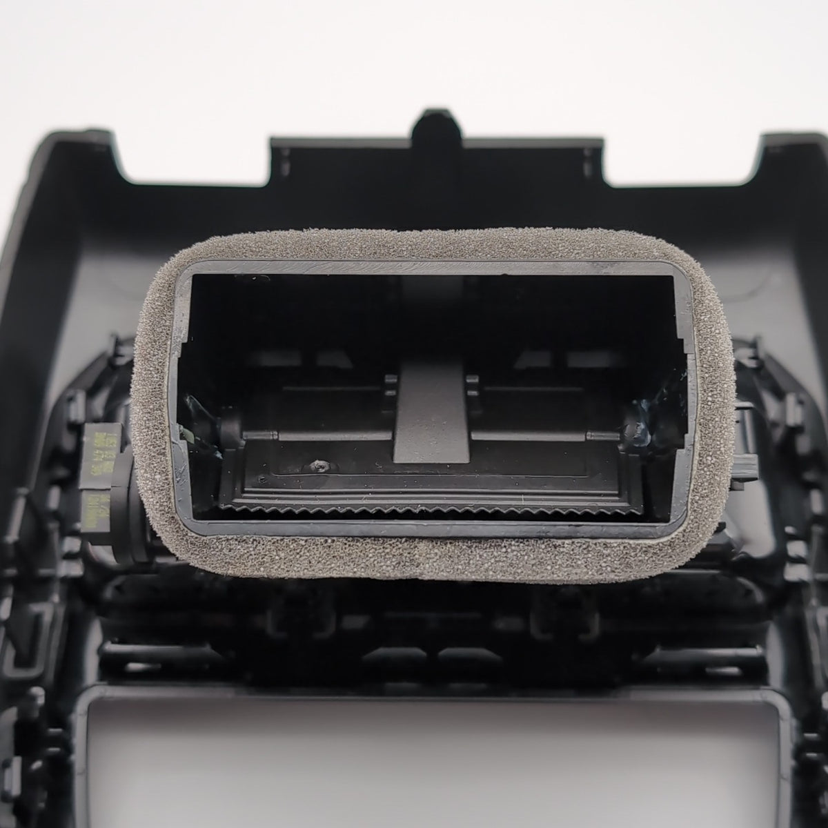 2023 BMW M240I REAR CENTER AC HEATER DASH VENT TRIM ASSEMBLY 7943079
