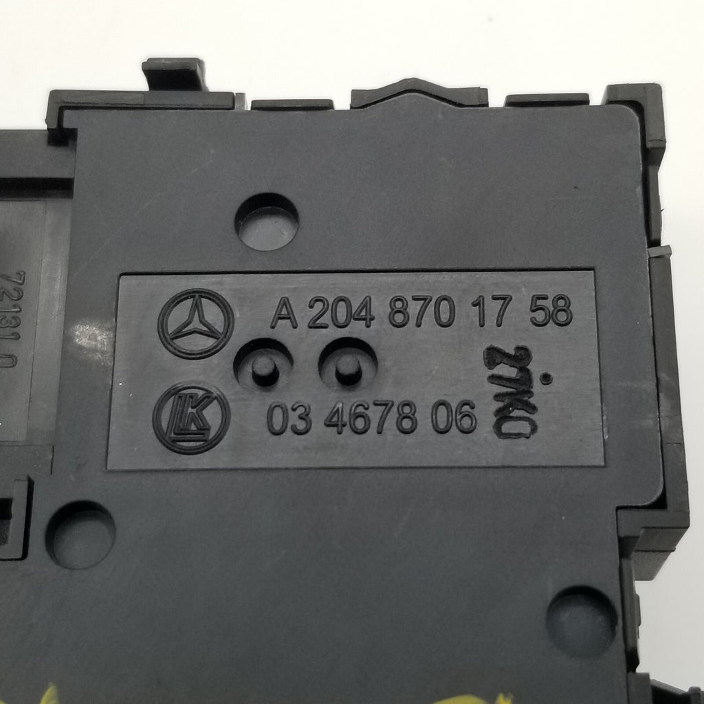 2008- 2014 MERCEDES W204 C-CLASS FRONT RIGHT SEAT ADJUSTMENT SWITCH 2048701758