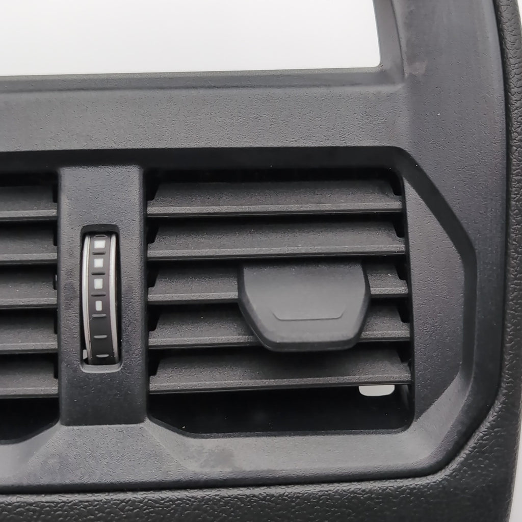 2023 BMW M240I REAR CENTER AC HEATER DASH VENT TRIM ASSEMBLY 7943079