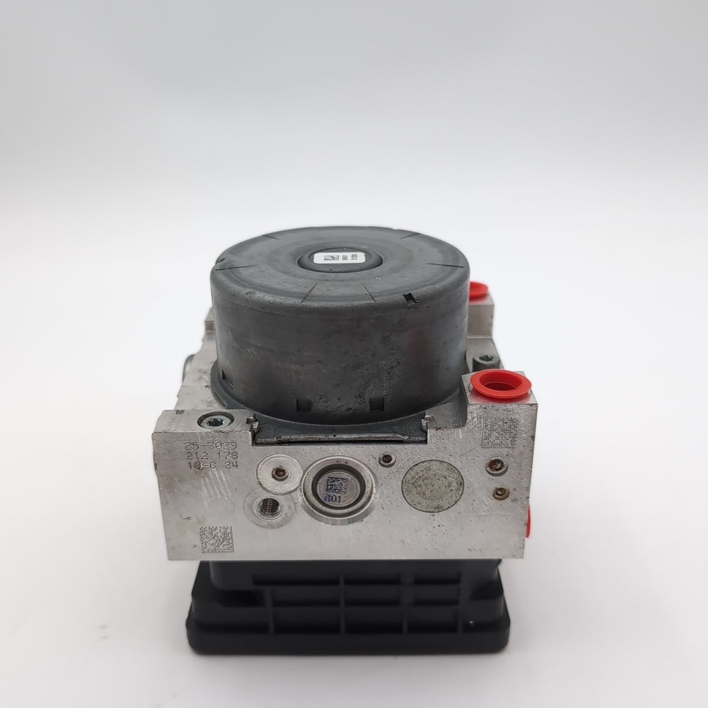 2018 2019 Chevrolet Equinox ABS Anti Lock Brake Pump Control Unit 84560131