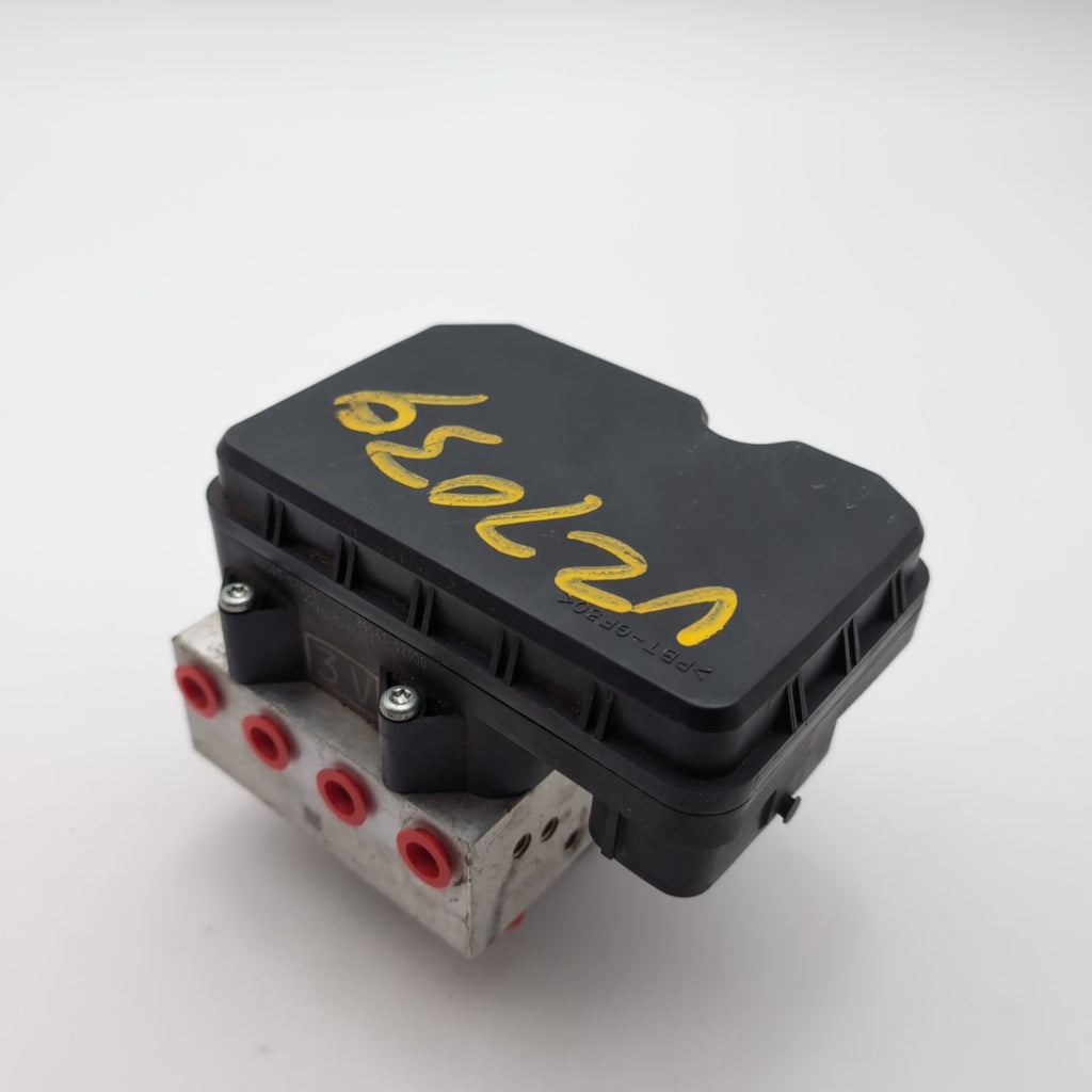 2015 Toyota Yaris ABS Anti Lock Brake Pump Control Unit 44540-52451